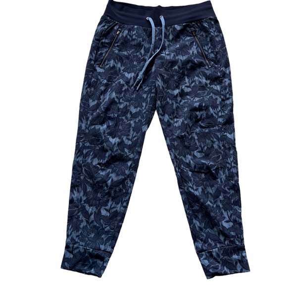 Athleta Blue Floral Print Trekkie North HighRise QuickDry UPF50+ Joggers NWOT 18 - Picture 7 of 16